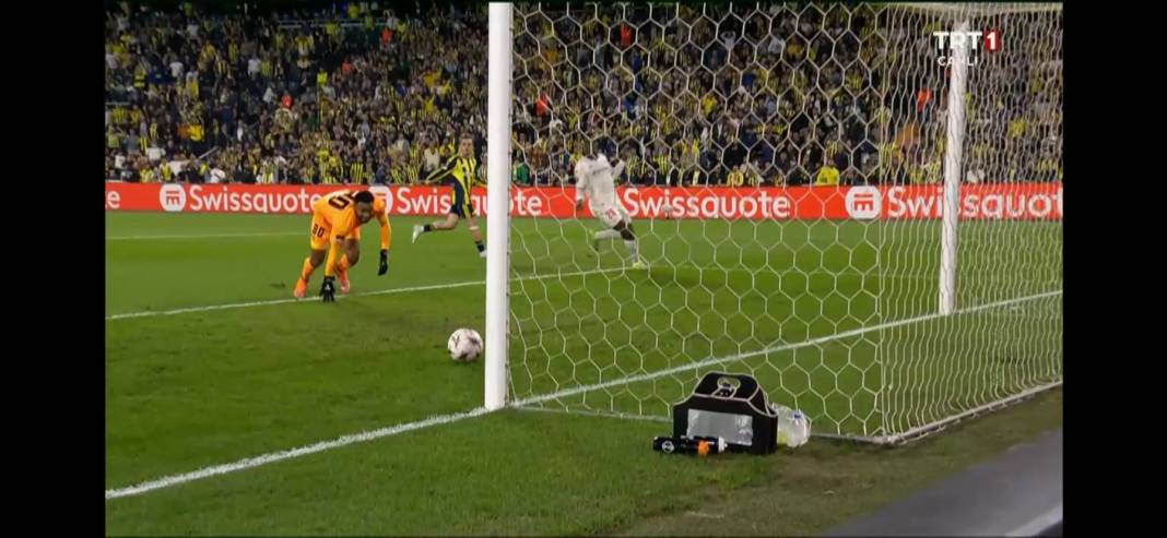 Kadıköy’de Zafer Gecesi! Avrupa Ligi’nde Fenerbahçe Göz Kamaştırdı 3